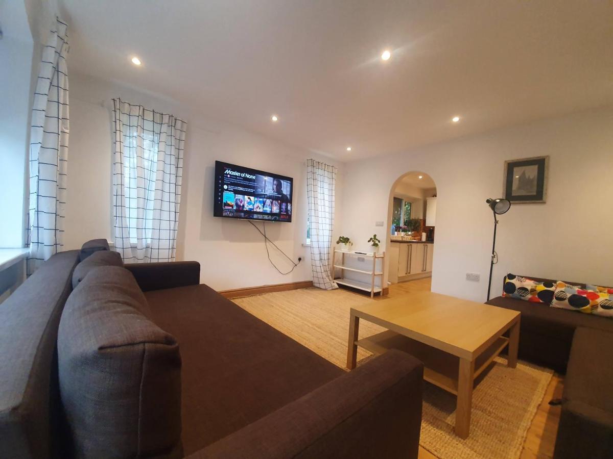 Beautiful House In The Heart Of A Golf Course. Lägenhet Manchester Exteriör bild